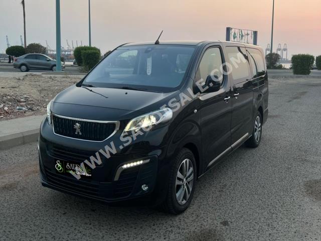 2023 بيجو ترافلر