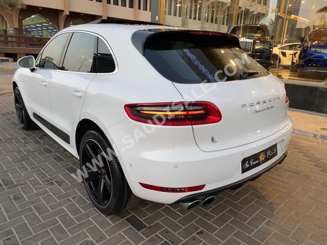 2016 Porsche Macan Turbo