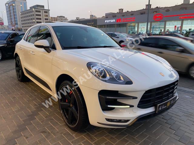 2016 Porsche Macan Turbo