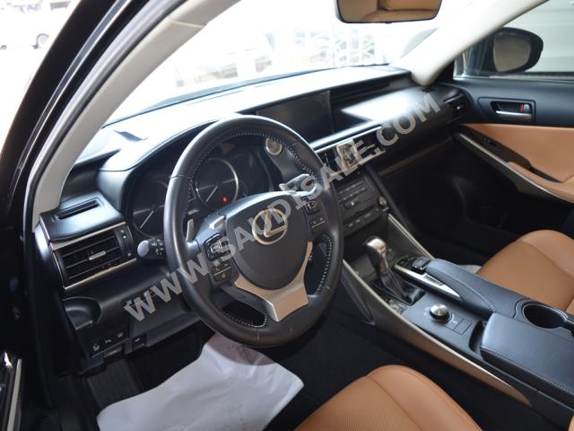 2018 لكزس إي إس 350