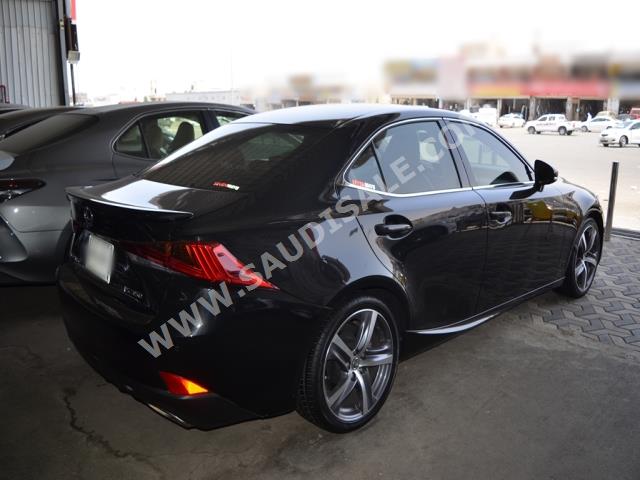 2018 لكزس إي إس 350