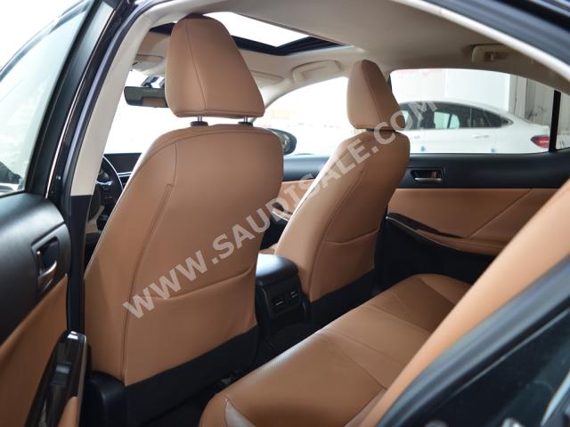 2018 لكزس إي إس 350