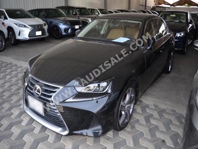 2018 لكزس إي إس 350