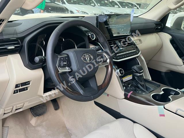 2022 Toyota Land Cruiser GXR