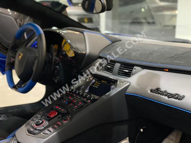 2017 لمبرجيني افنتادور اس في