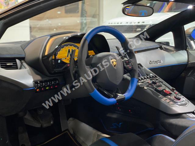 2017 لمبرجيني افنتادور اس في