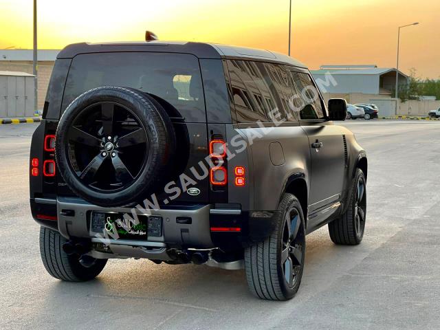 2023 لاند روفر ديفيندر إصدار كارباثيان