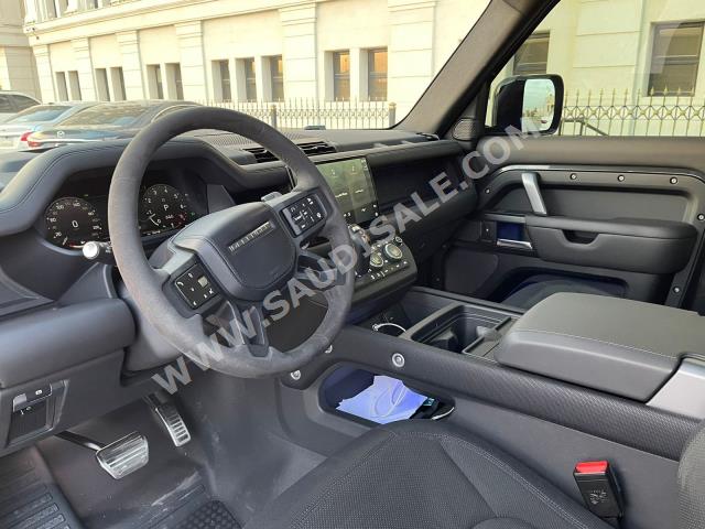 2023 لاند روفر ديفيندر إصدار كارباثيان