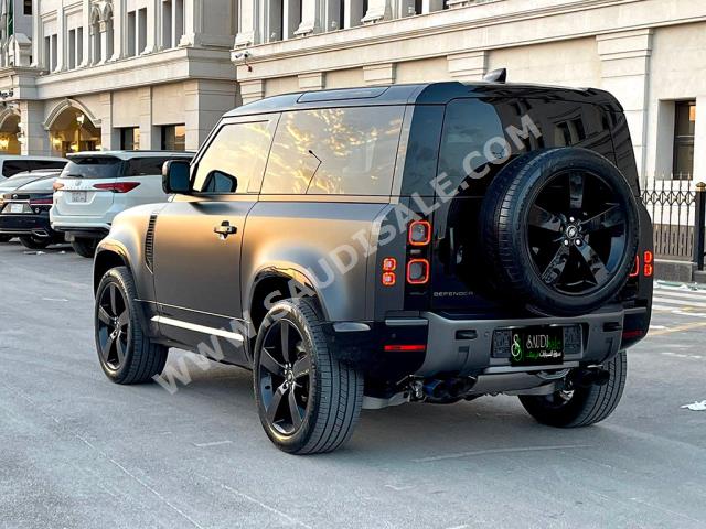 2023 لاند روفر ديفيندر إصدار كارباثيان