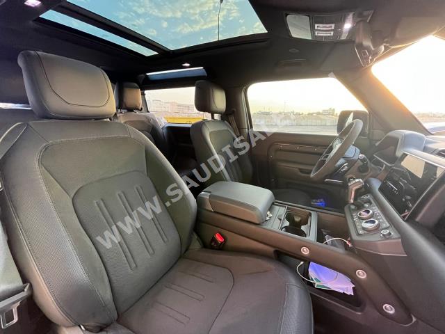 2023 لاند روفر ديفيندر إصدار كارباثيان