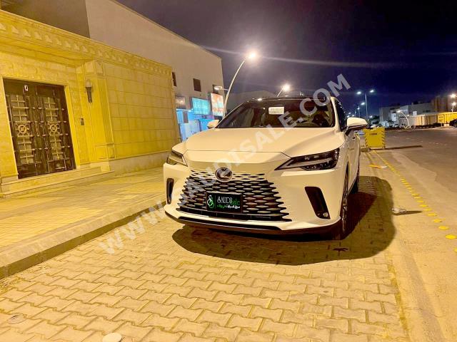 2023 لكزس أر إكس 350