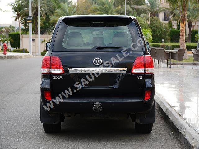 2011 تويوتا لاند كروزر جي اكس ار