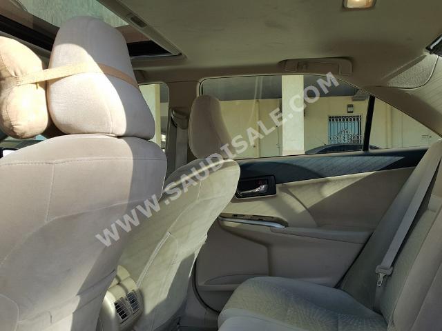 2012 تويوتا كامري جي ال اكس