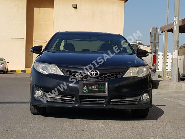 2012 تويوتا كامري جي ال اكس