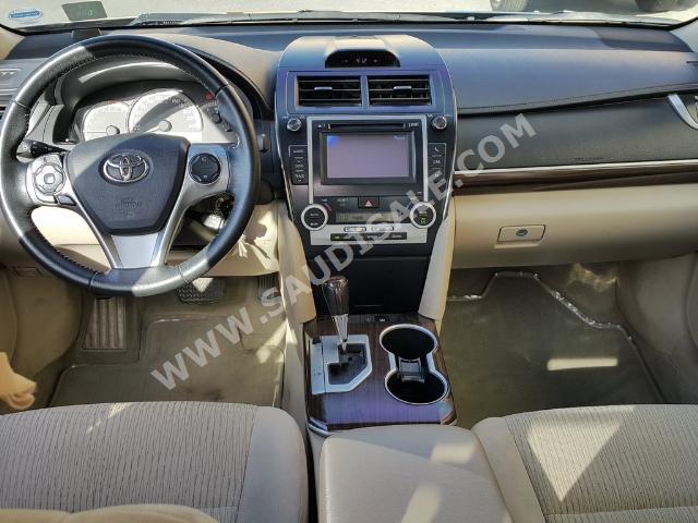 2012 تويوتا كامري جي ال اكس