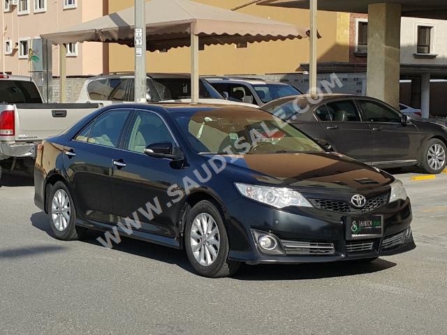 2012 تويوتا كامري جي ال اكس