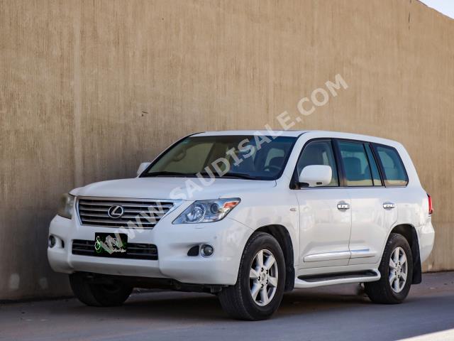 2011 لكزس إل إكس 570