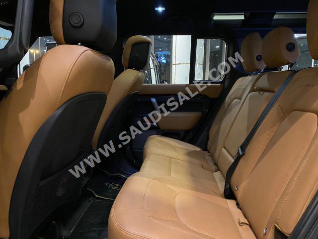 2023 لاند روفر ديفيندر