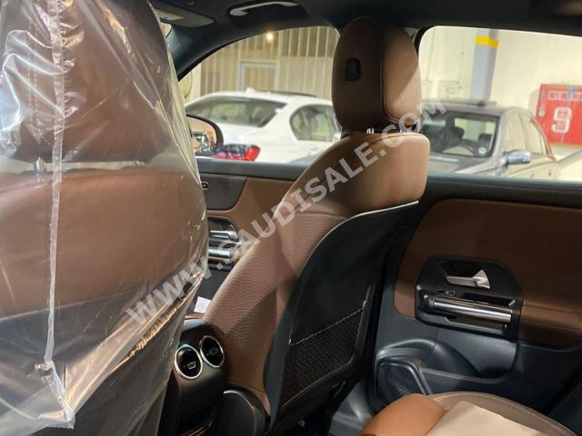 2022 مرسيدس - بنز جي إل أي 200