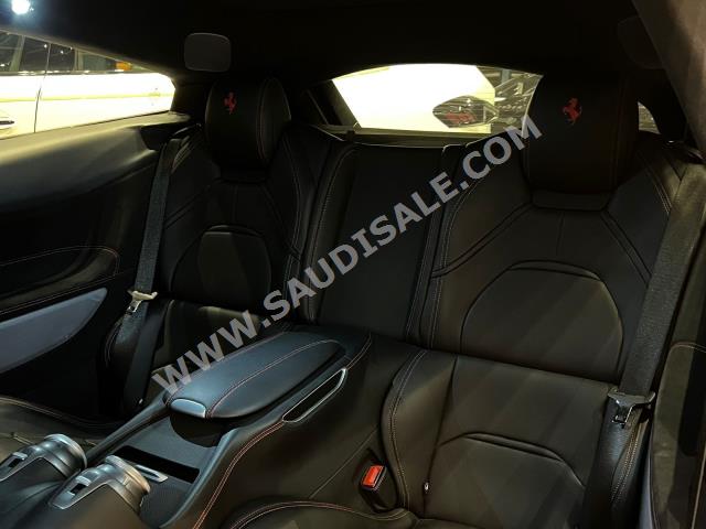 2017 فيراري جي تي سي 4 لوسو