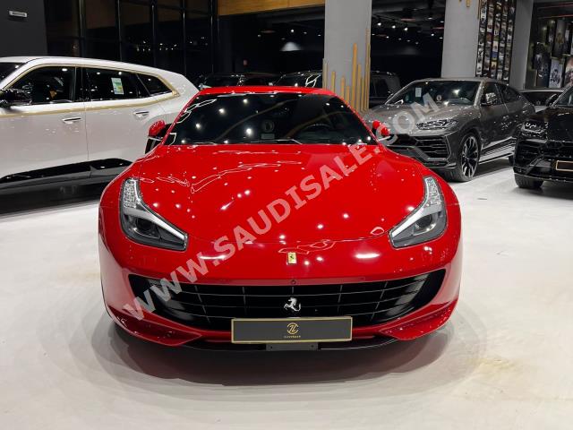 2017 فيراري جي تي سي 4 لوسو