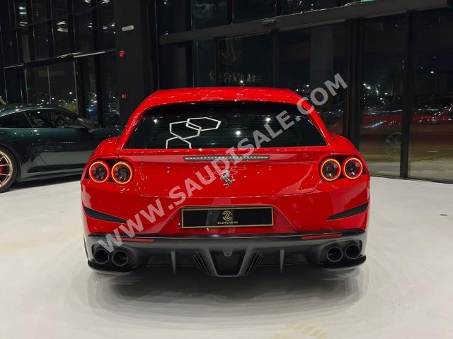 2017 فيراري جي تي سي 4 لوسو