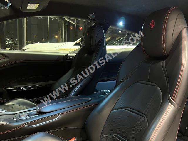 2017 فيراري جي تي سي 4 لوسو