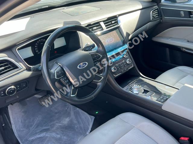 2021 Ford Taurus Titanium