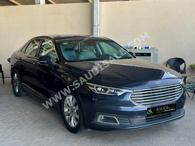 2022 فورد توروس تايتينيوم