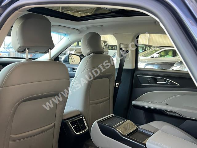 2022 فورد توروس تايتينيوم