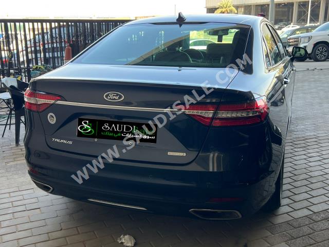 2022 فورد توروس تايتينيوم