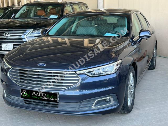 2022 فورد توروس تايتينيوم