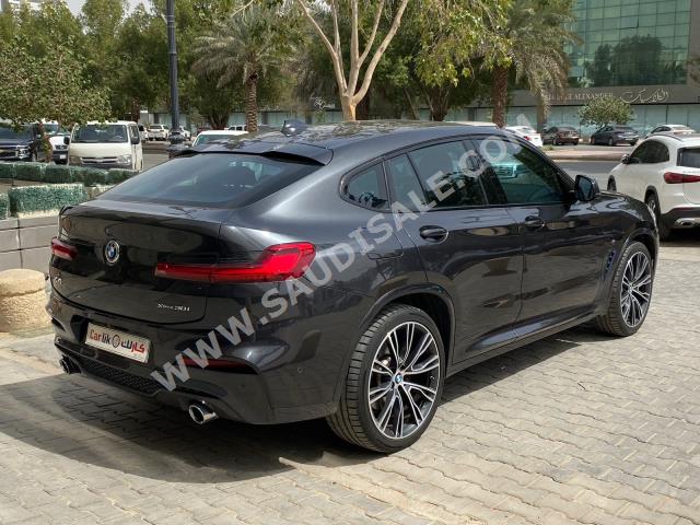 2020 بي ام دبليو الفئة اكس 4