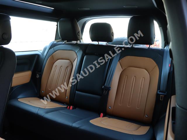 2022 لاند روفر ديفيندر اكس