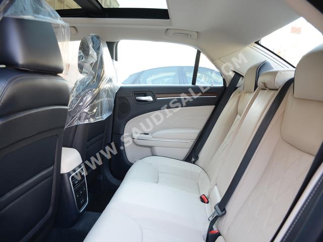 2016 كرايسلر 300 سي