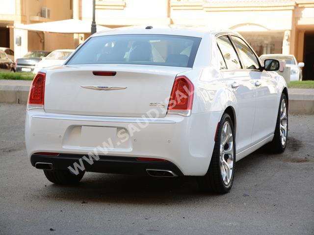 2016 كرايسلر 300 سي