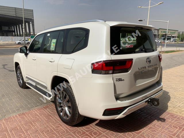 2023 تويوتا لاند كروزر جي اكس ار