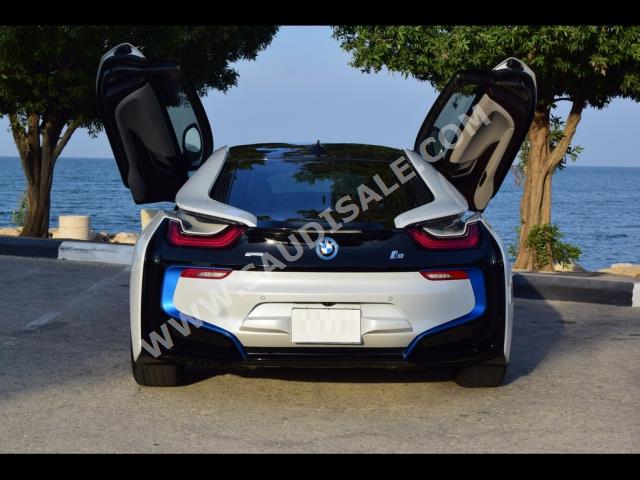 2017 بي ام دبليو 8 أي