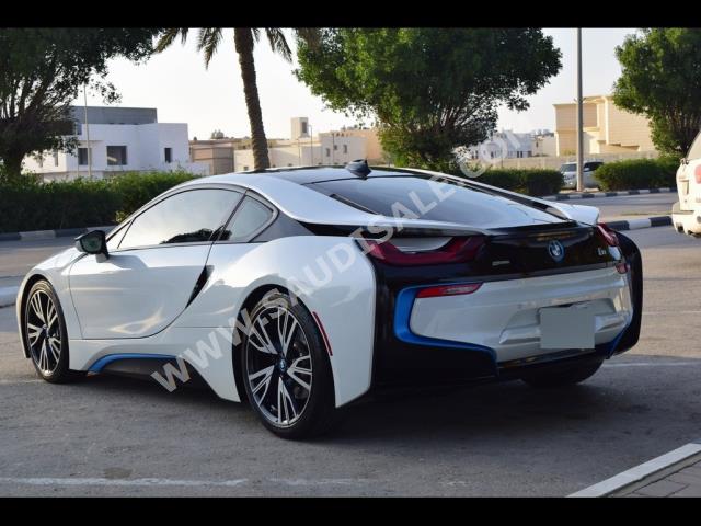 2017 بي ام دبليو 8 أي