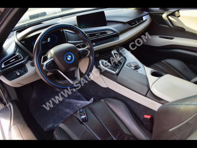 2017 بي ام دبليو 8 أي