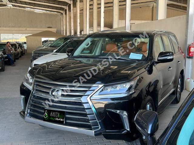 2017 لكزس إل إكس 570