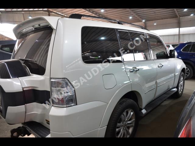 2016 متسوبيشي باجيرو