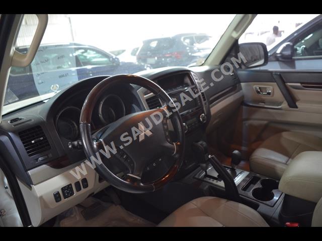 2016 متسوبيشي باجيرو