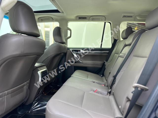 2022 لكزس جي إكس 460