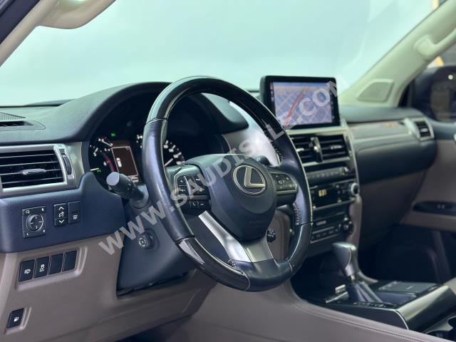 2022 لكزس جي إكس 460