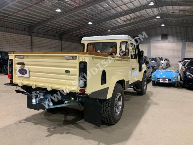 1990 لاند روفر ديفيندر