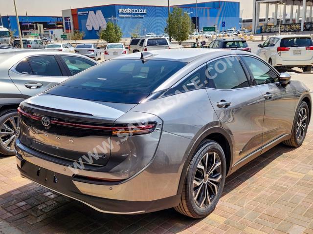 2023 تويوتا كراون