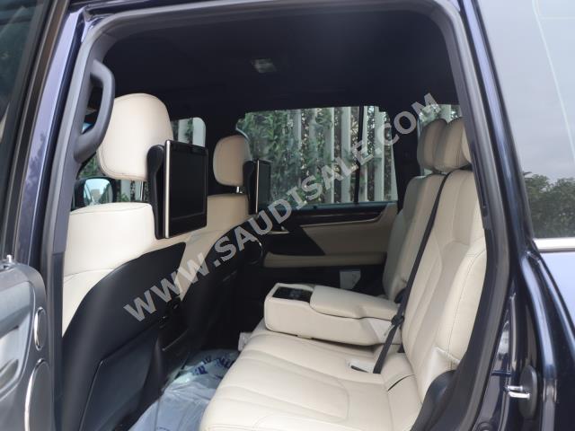 2019 لكزس إل إكس 570