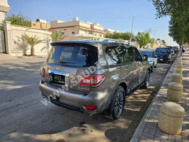 2016 نيسان باترول بلاتينيوم