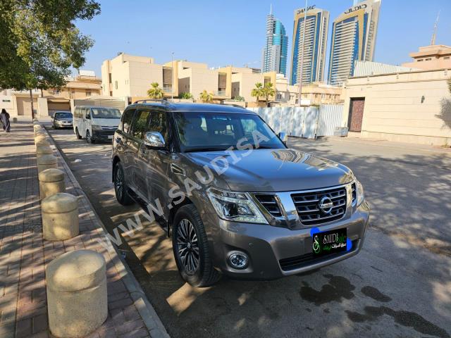 2016 نيسان باترول بلاتينيوم